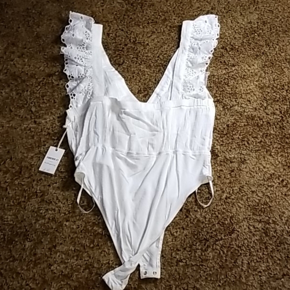 NEW - Ruffled Bodysuit 👚👚 - Picture 4 of 8